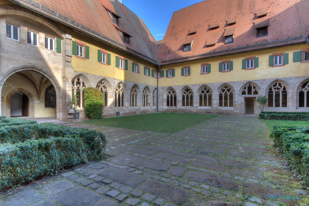 Der Klosterhof. Für die theateraufführungen werden eigens angepasste Bühnen und Zuschauertribünen installiert, das Ambiente ist unvergleichlich!